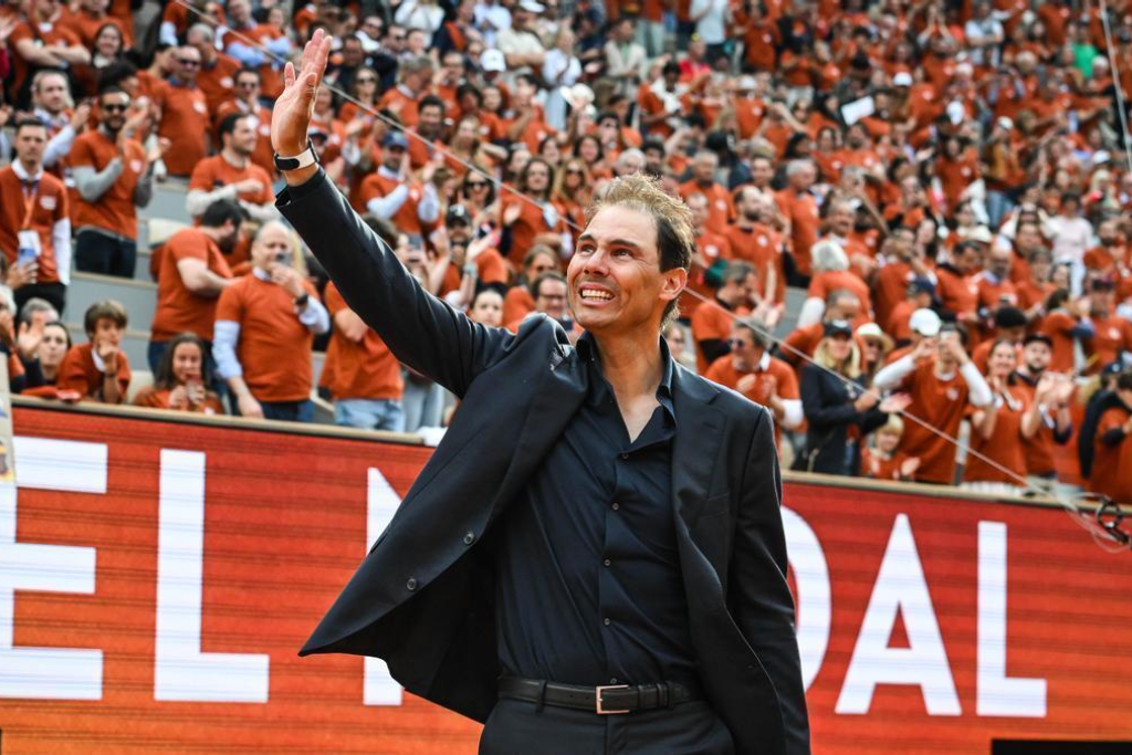 Rafa Nadal recibe un homenaje en Roland Garros tras anunciar su retirada
