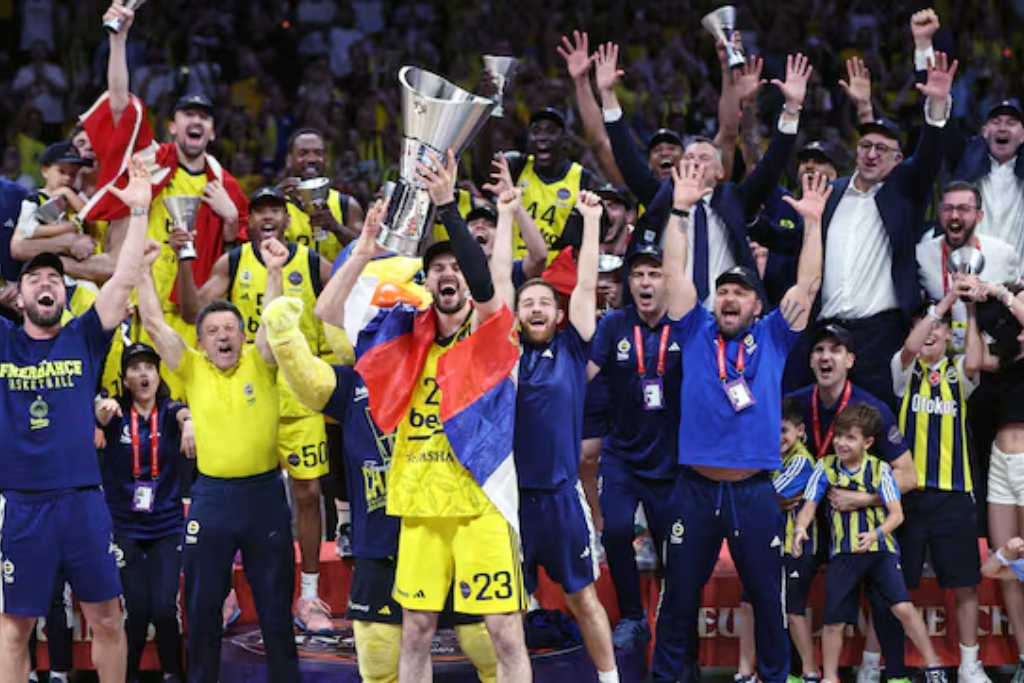 El Fenerbahçe se proclama campeón de la Euroliga bajo la dirección de Jasikevicius