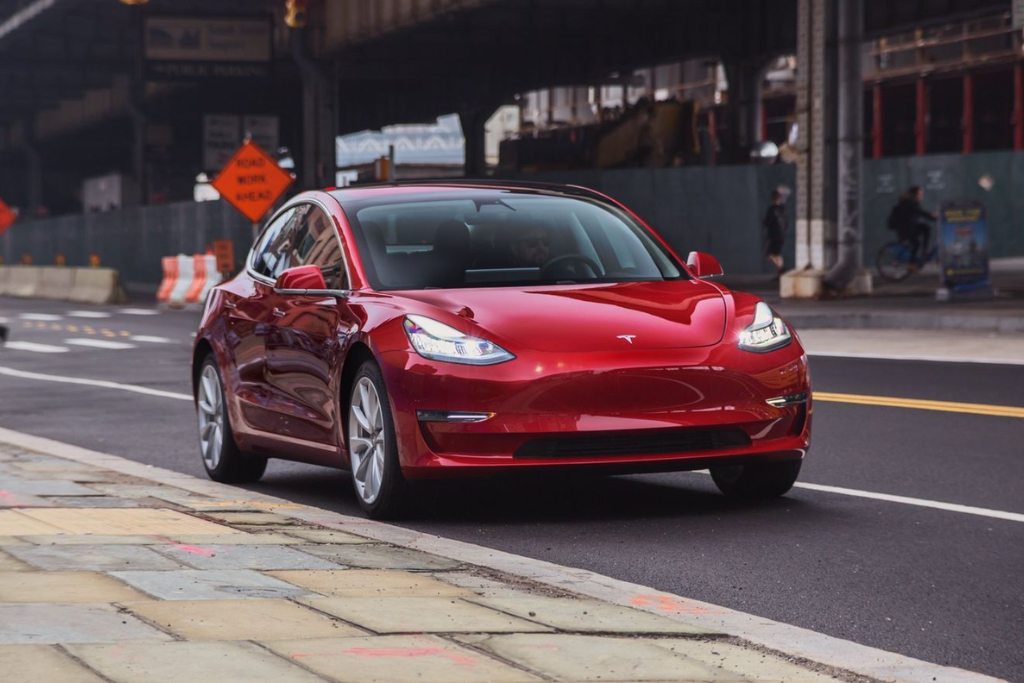 Tesla lanza una nueva actualización de software para mejorar la autonomía